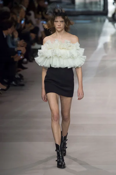 Look 3